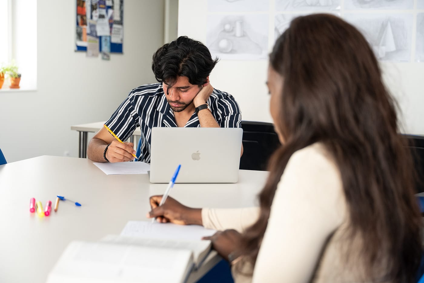 Two UNYP students do research for a class project.