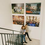 Malá holčička, která vítala Kateřinu Neumannovou v&nbsp;cíli olympijského závodu je&nbsp;minulostí. Z&nbsp;Lucie vyrostla krásná mladá žena